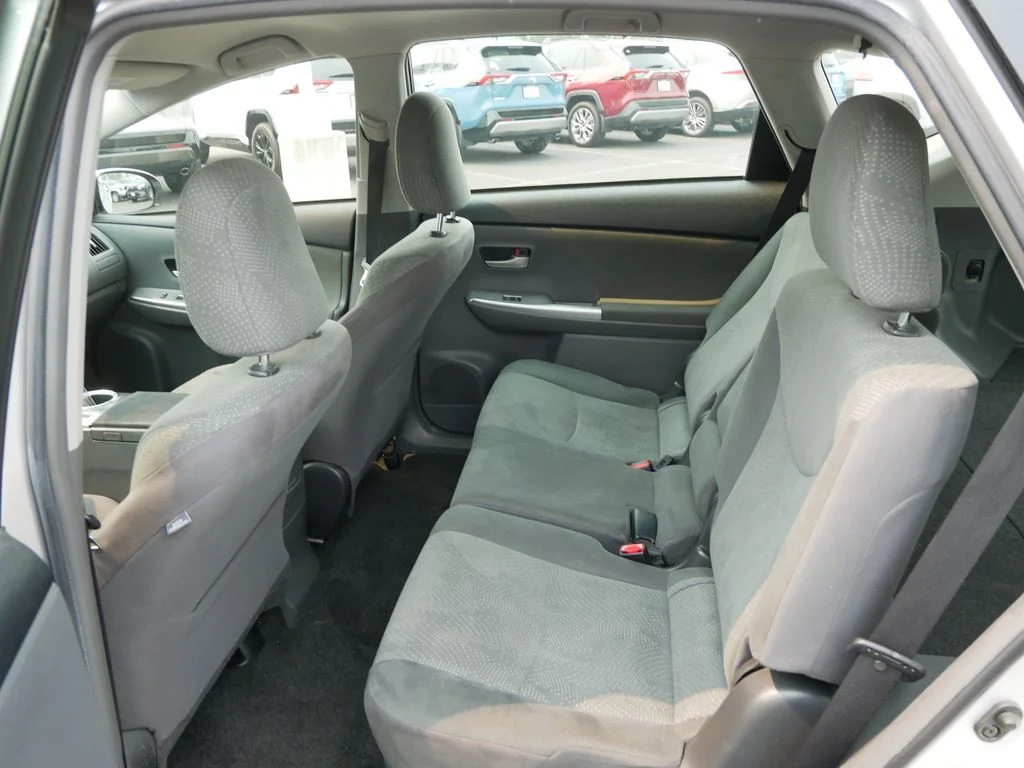 Used 2014 Silver Toyota Three image 12