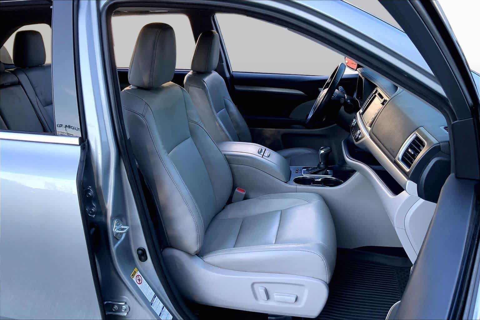 Used 2018 Celestial Silver Metallic Toyota XLE image 8