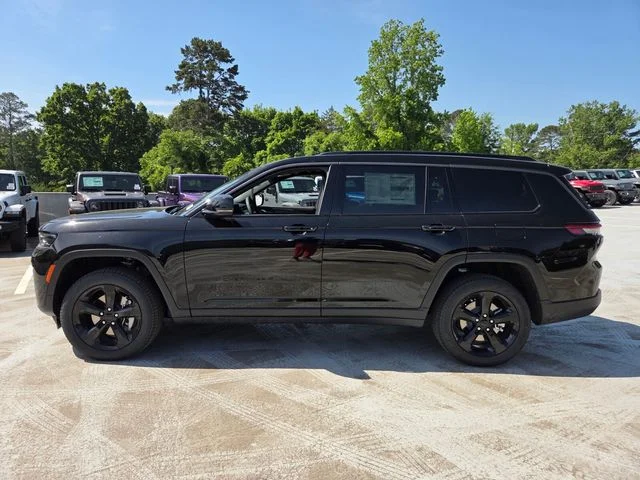 New 2026 Diamond Black Crystal Pearl-Coat Exterior Paint Jeep Limited image 4