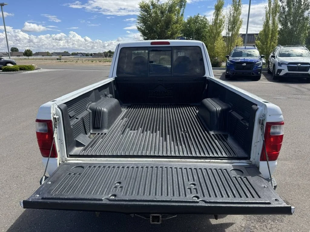 Used 2001 White Ford  image 36