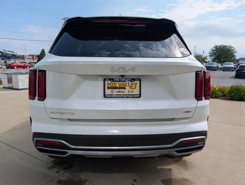 Used 2023 White Kia EX image 4