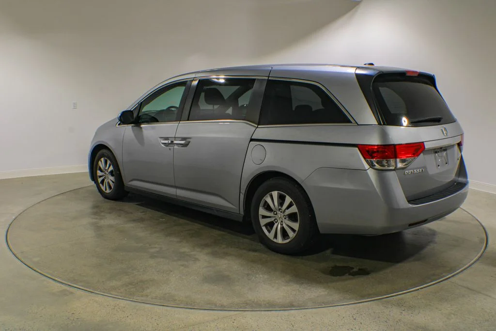 Used 2016 Lunar Silver Metallic Honda SE image 3