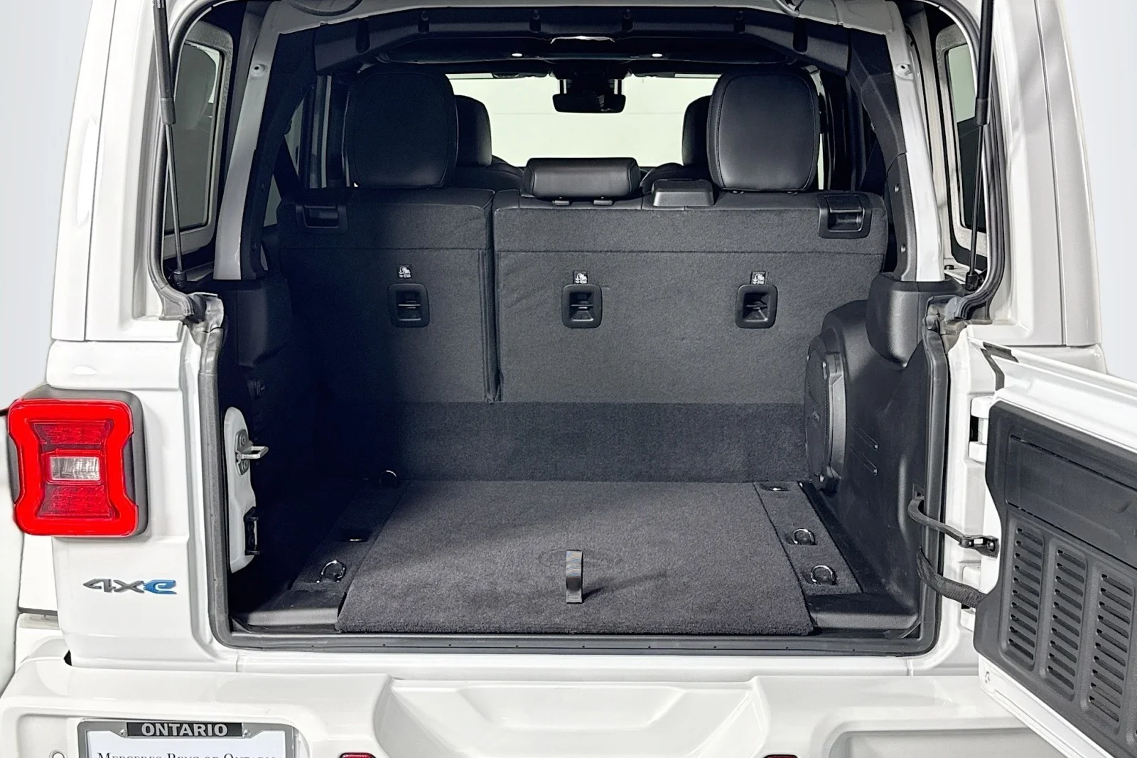 Used 2024 BRIGHT WHITE Jeep High Altitude image 22