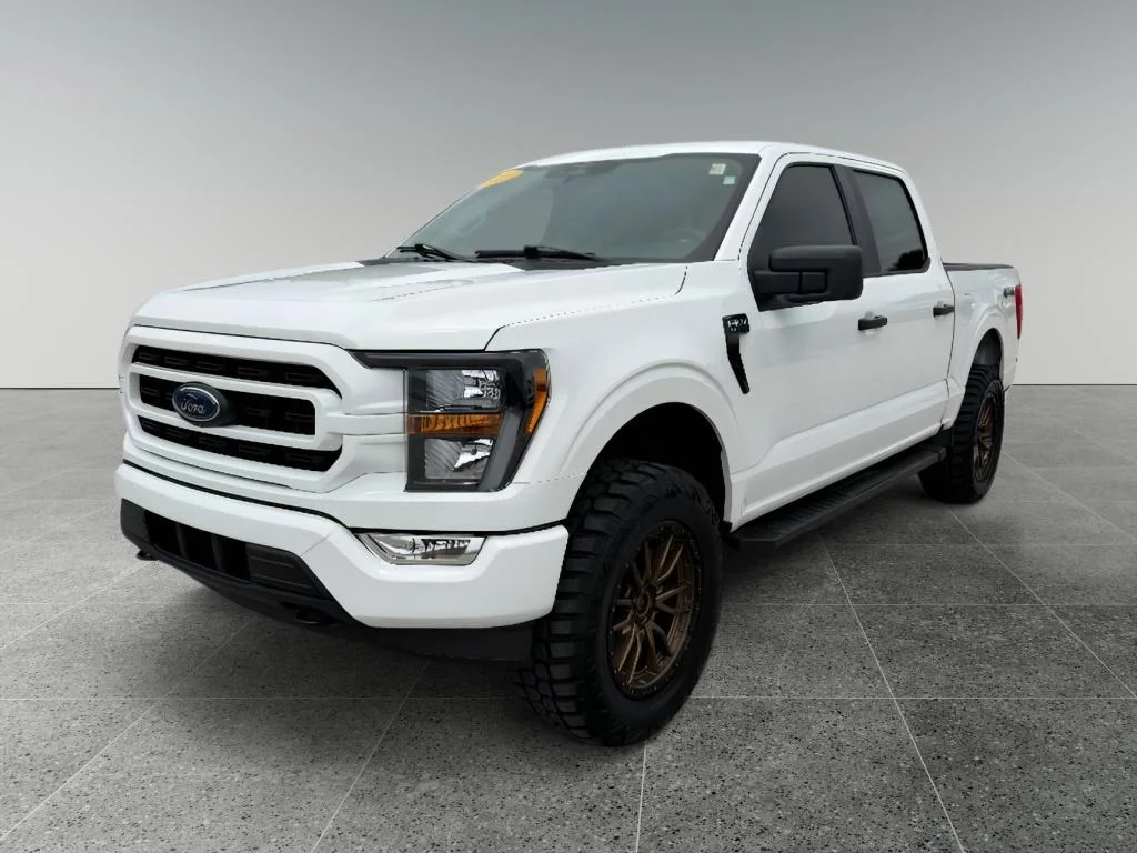 Used 2023 Oxford White Ford XLT image 1