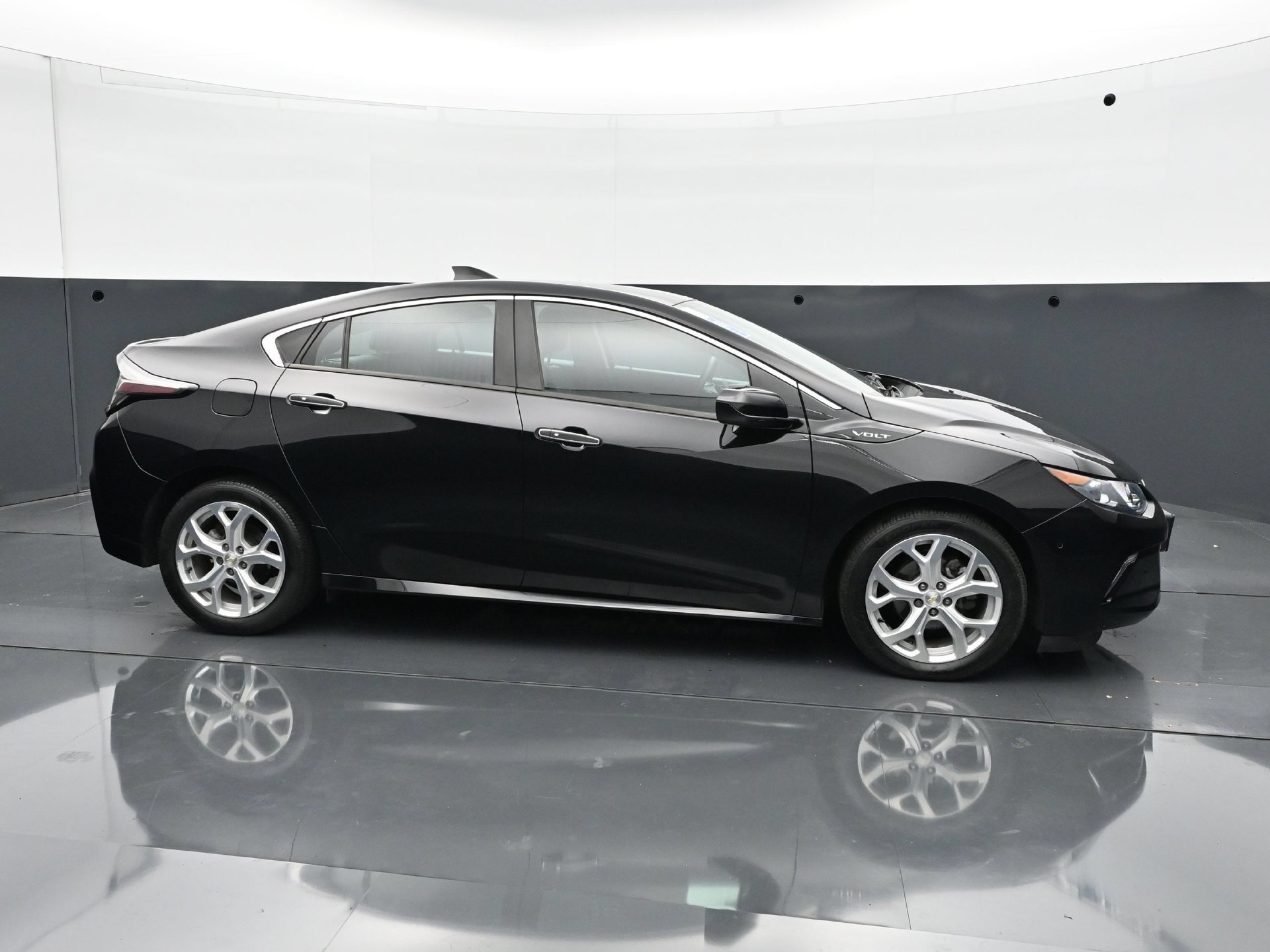 Used 2017 Mosaic Black Metallic Chevrolet Premier image 10
