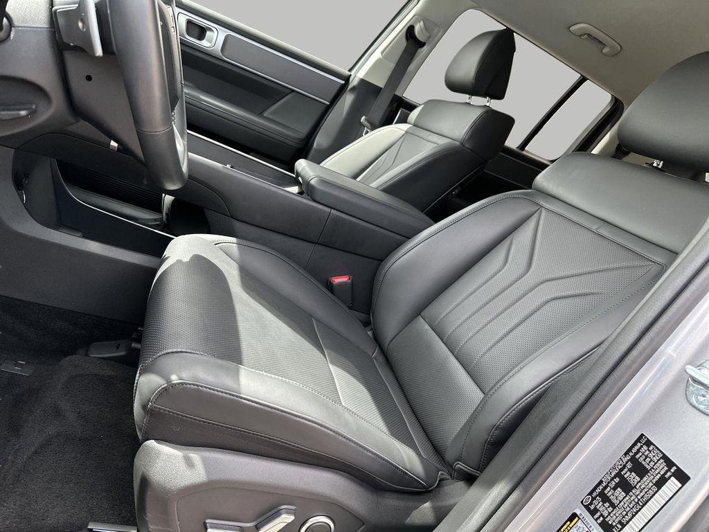 New 2026 Shimmering Silver Pearl Hyundai SEL FWD image 9