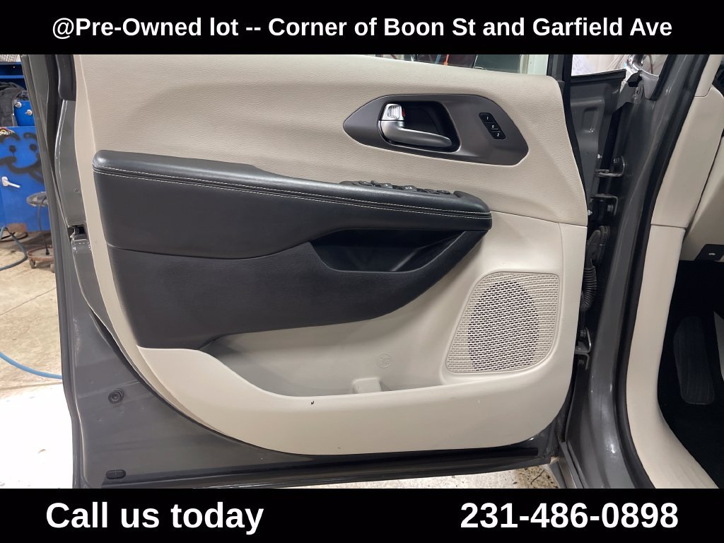 Used 2022 White Chrysler Touring L image 15