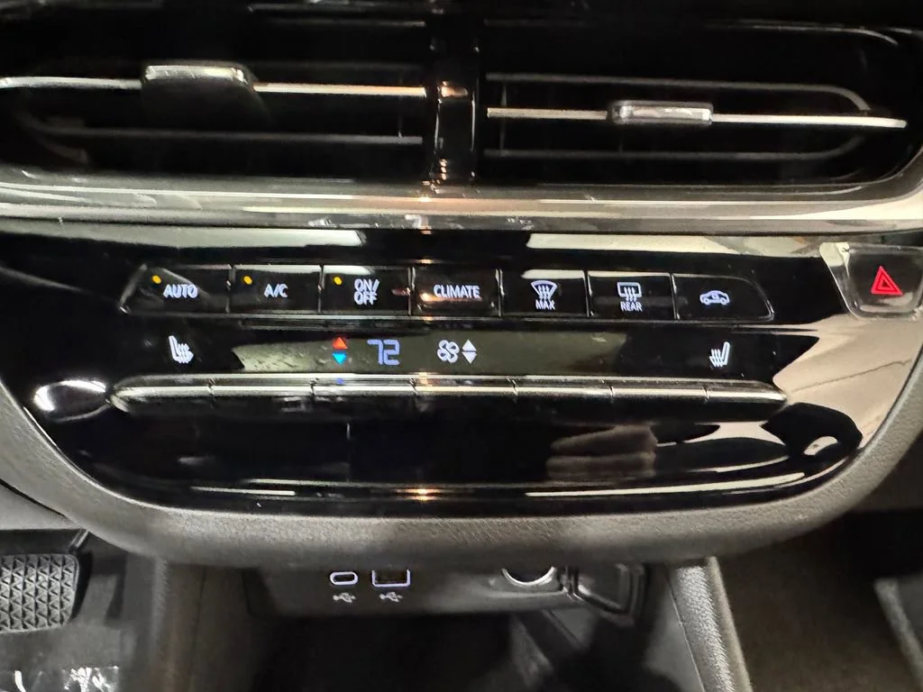 New 2026 White Frost Tricoat Buick Avenir image 14