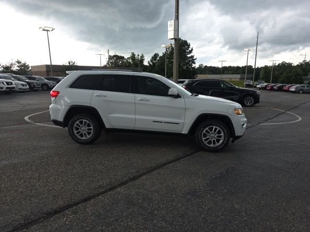 Used 2018 White/off-white Jeep Laredo E image 2