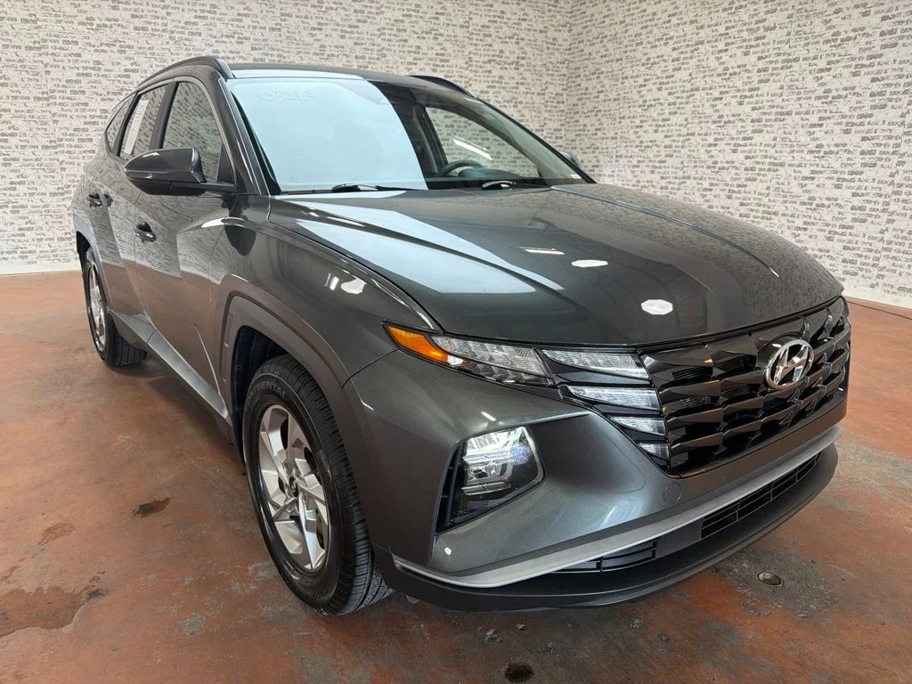 Used 2023 Amazon Gray Hyundai SEL image 9