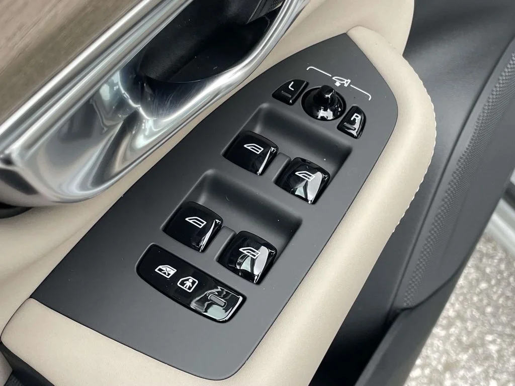 New 2026 Vapour Grey Volvo Plus image 7
