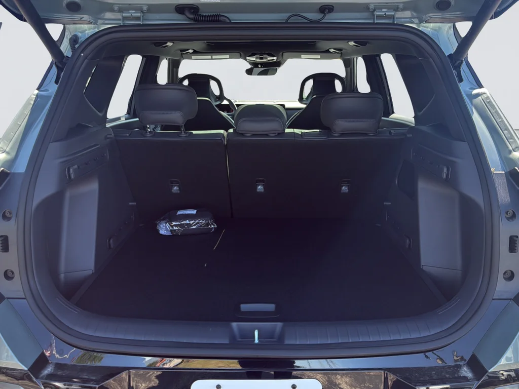 New 2027 Iceberg Green Kia X-Line S image 11
