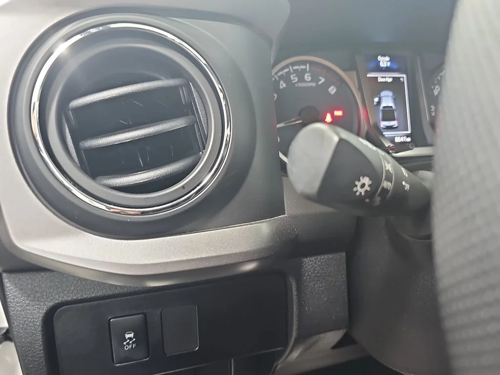 Used 2021 White Toyota SR5 image 28