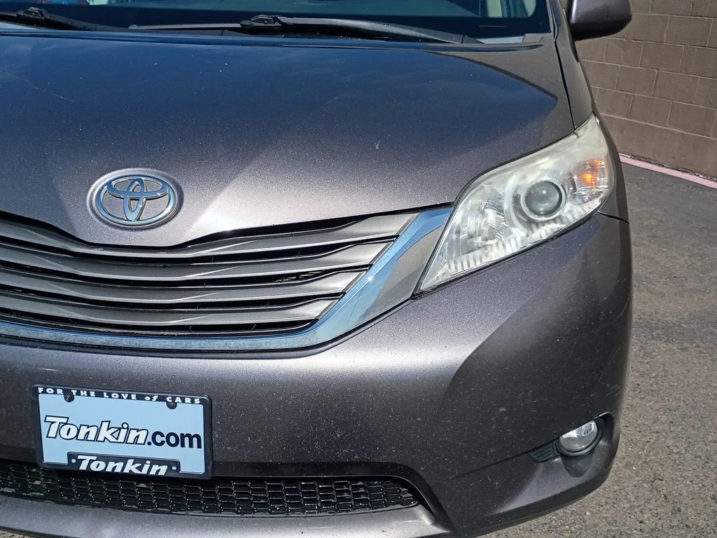 Used 2014 Predawn Gray Mica Toyota XLE image 10