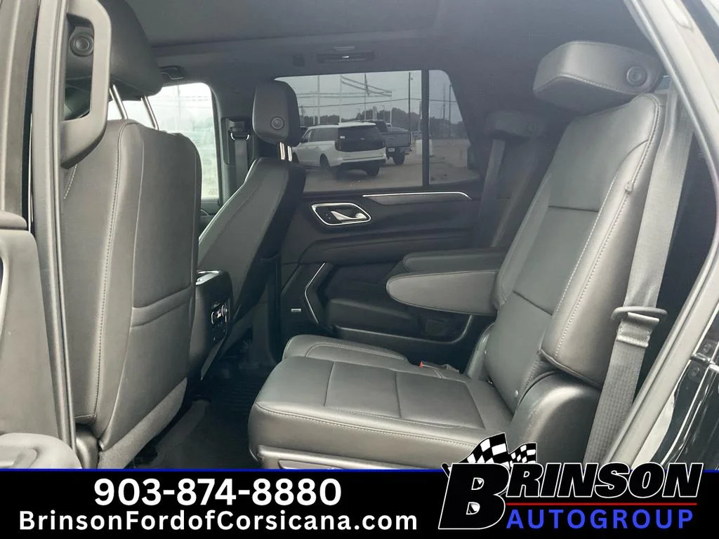 Used 2022 Black Chevrolet Z71 image 16