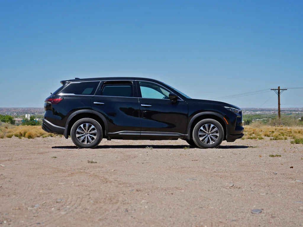 Used 2025 Mineral Black INFINITI PURE image 12