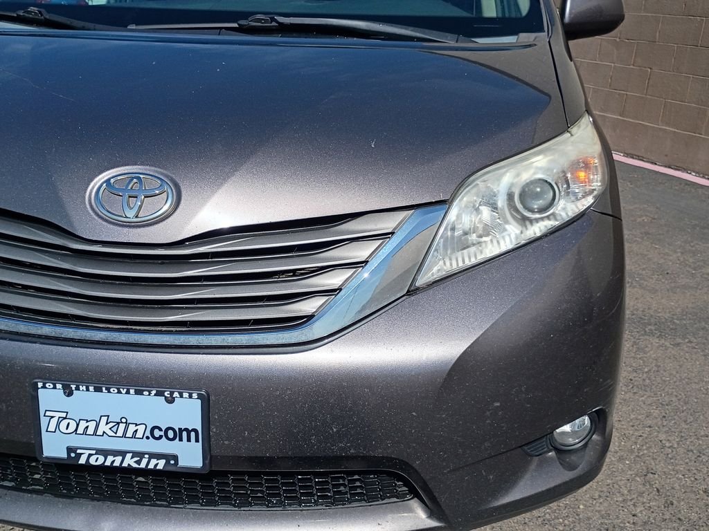 Used 2014 Predawn Gray Mica Toyota XLE image 9