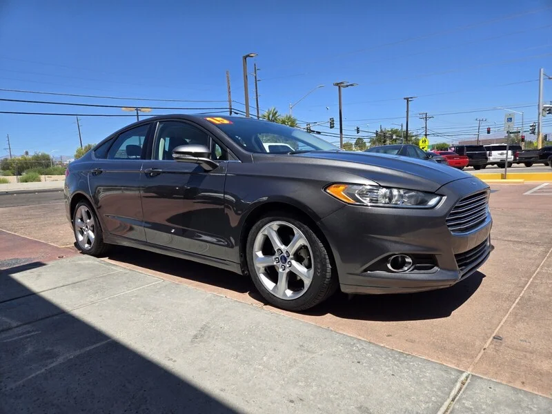 Used 2015 Gray Ford SE image 4