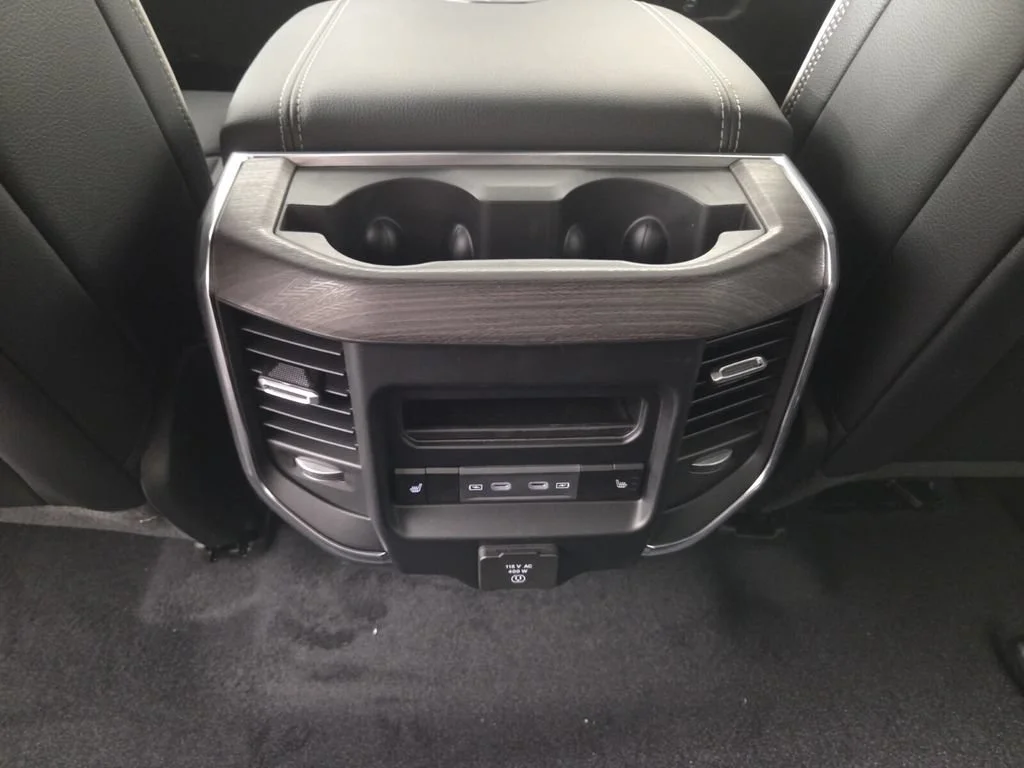 New 2026 Granite Crystal Metallic Clear-Coat Exterior Paint RAM Laramie image 19