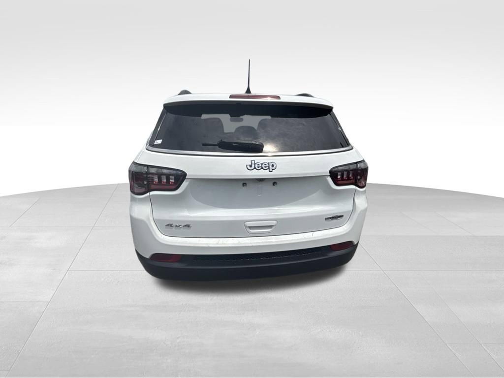 Used 2024 White Jeep Latitude image 7