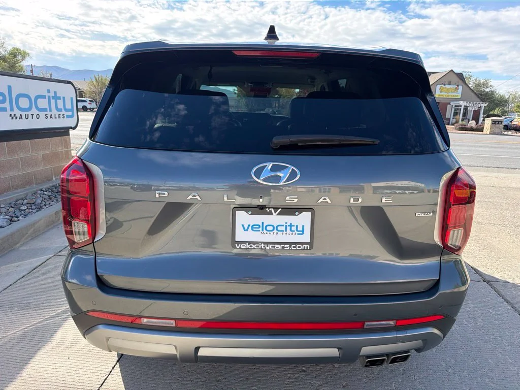 Used 2025 Gray Hyundai SEL image 4