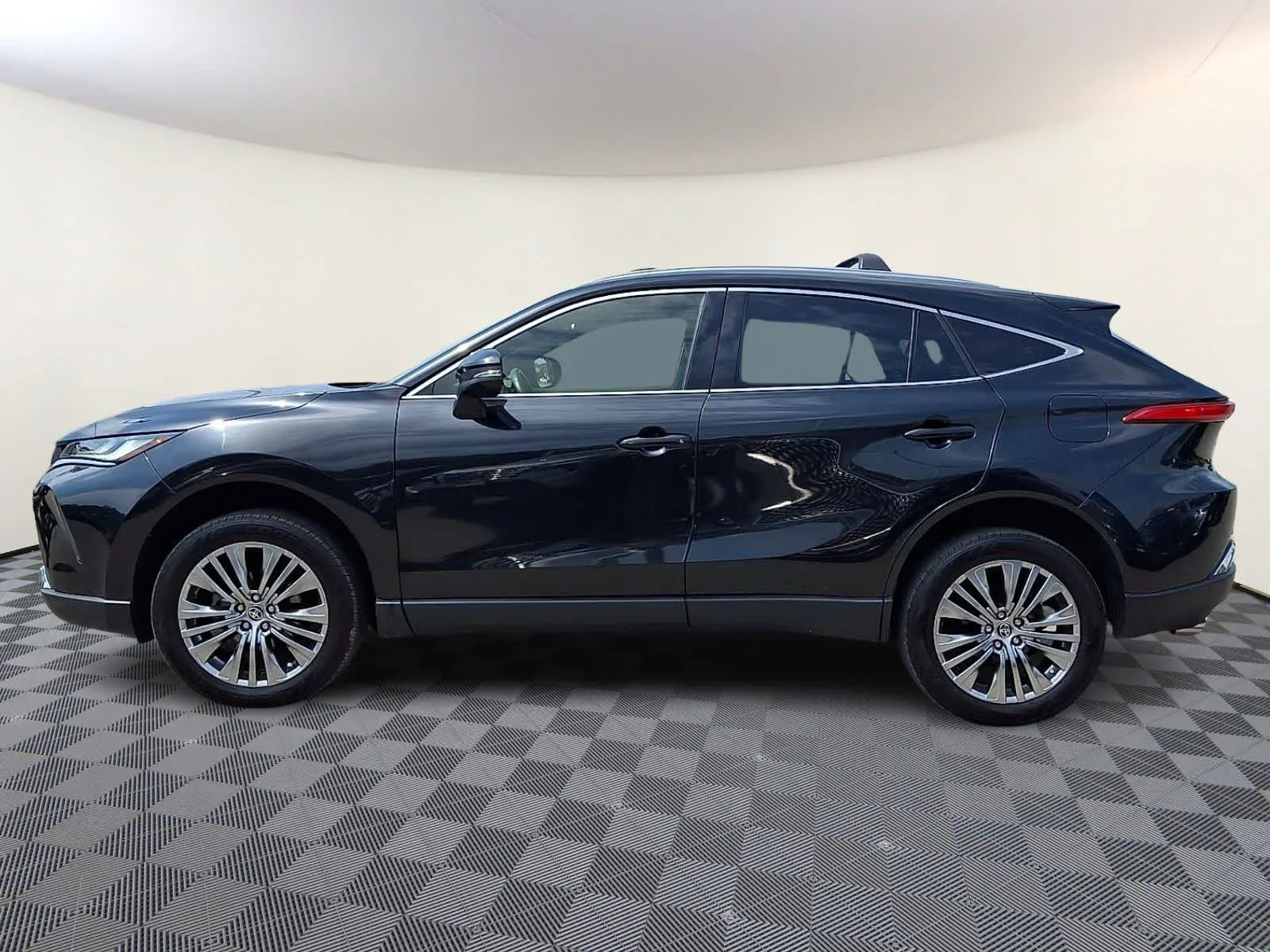 2022 Toyota Venza XLE - Photo 10