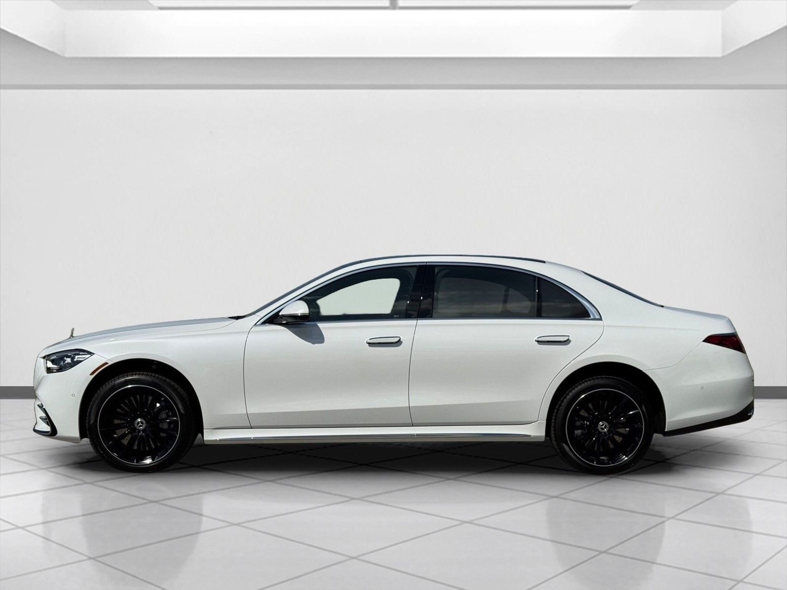 New 2026 MANUFAKTUR Moonlight White Metallic Mercedes-Benz S 580 image 5