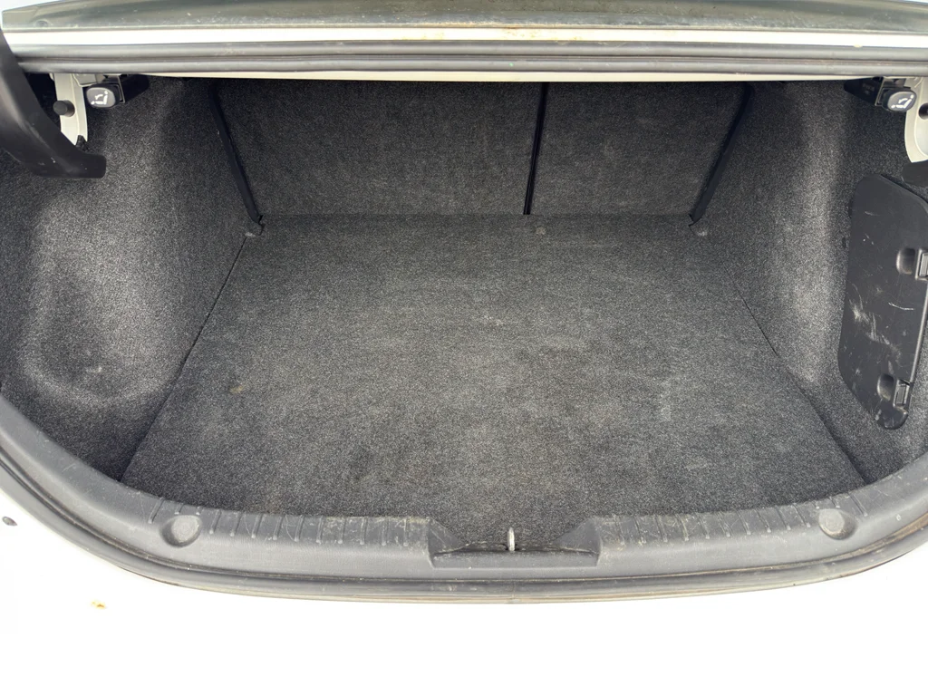 Used 2016 Snowflake White Pearl Mica Mazda i Sport image 19