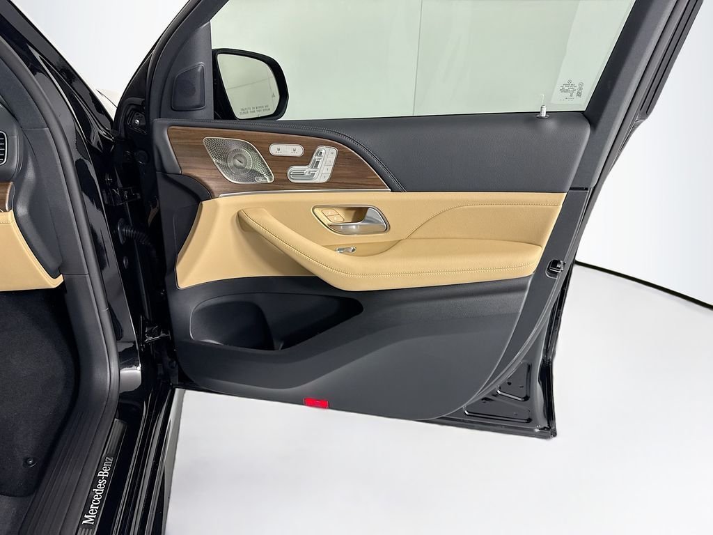 New 2026 Obsidian Black Metallic Mercedes-Benz GLE 580 image 27