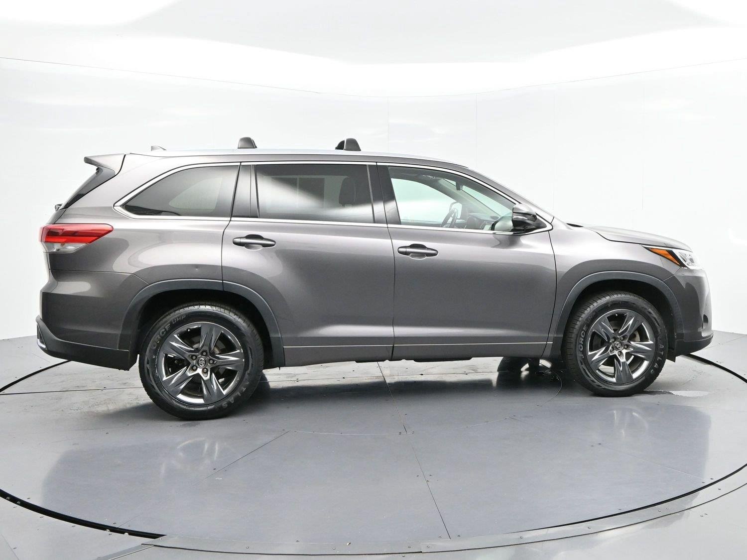 Used 2017 Predawn Gray Mica Toyota Limited image 8