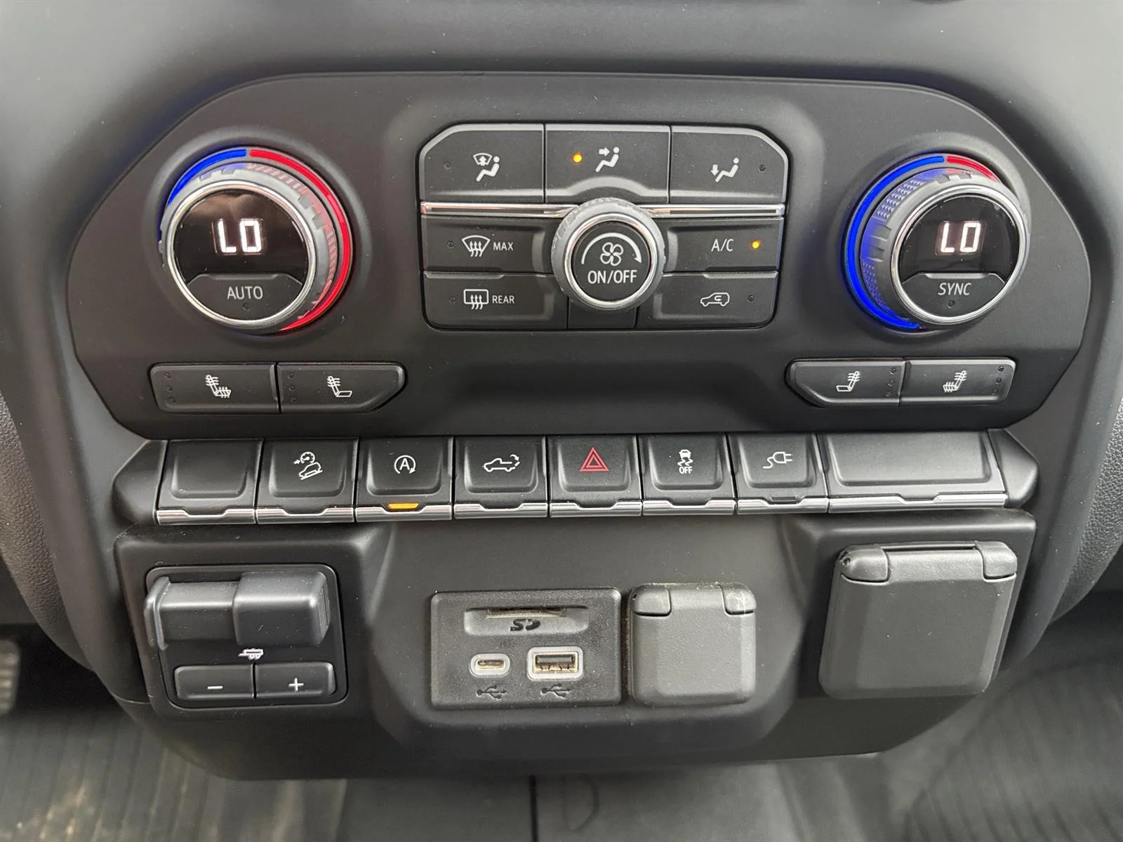 Used 2020 SILVER ICE METALLIC Chevrolet LT image 21
