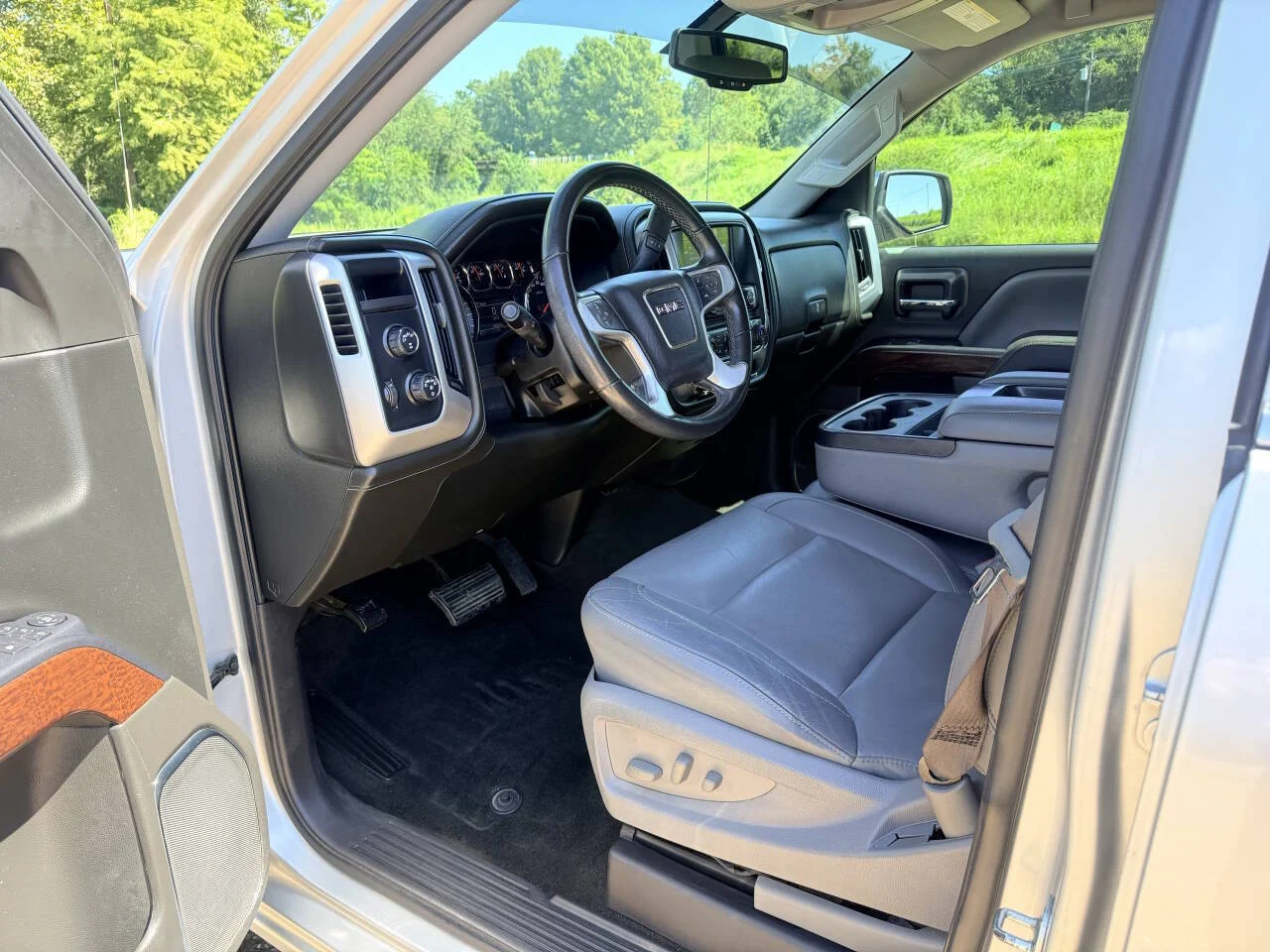 Used 2017 Silver GMC SLT 4x4 4dr Crew Cab 5.8 ft. SB image 13