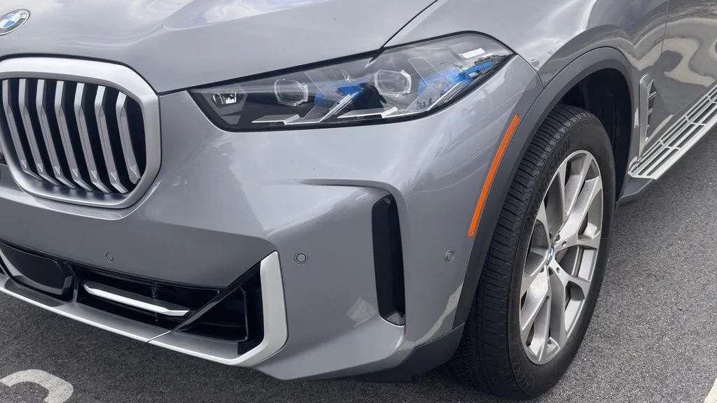 Used 2024 Skyscraper Gray Metallic BMW sDrive40i image 11