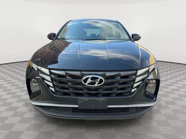 Used 2024 Black Pearl Hyundai SE image 5
