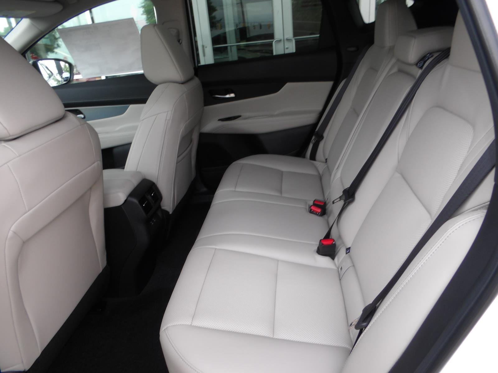 New 2026 Everest White Pearl TriCoat Nissan SL image 17