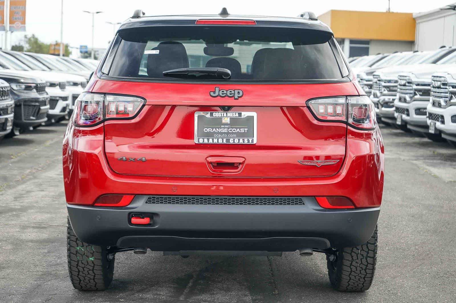 New 2026 Red Hot Pearl-Coat Exterior Paint Jeep Trailhawk image 5
