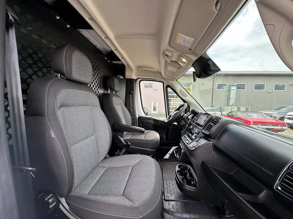 Used 2025 White Ram Base image 21