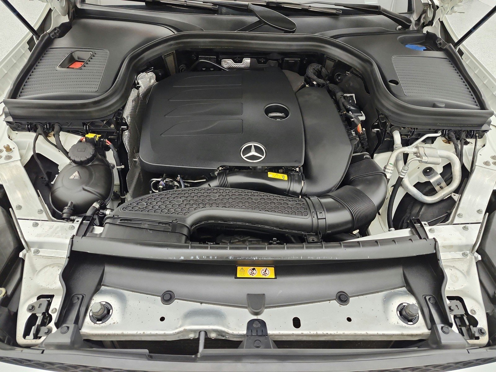 Used 2022 Polar White Mercedes-Benz GLC 300 SUV image 17