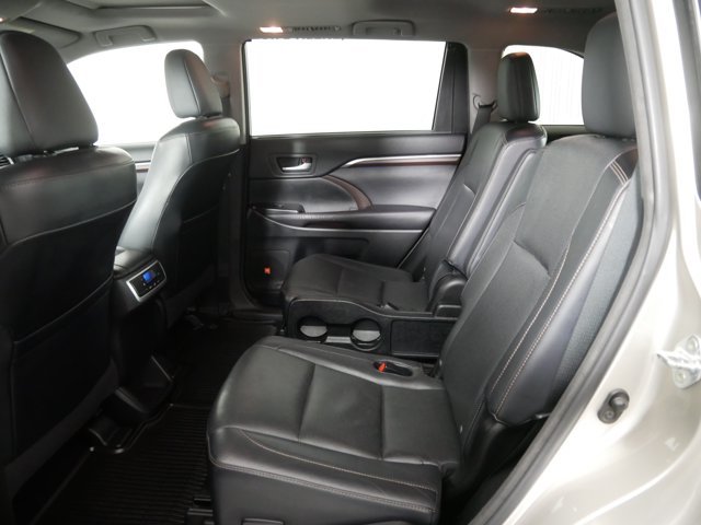 Used 2015 Creme Brulee Mica Toyota Limited image 13
