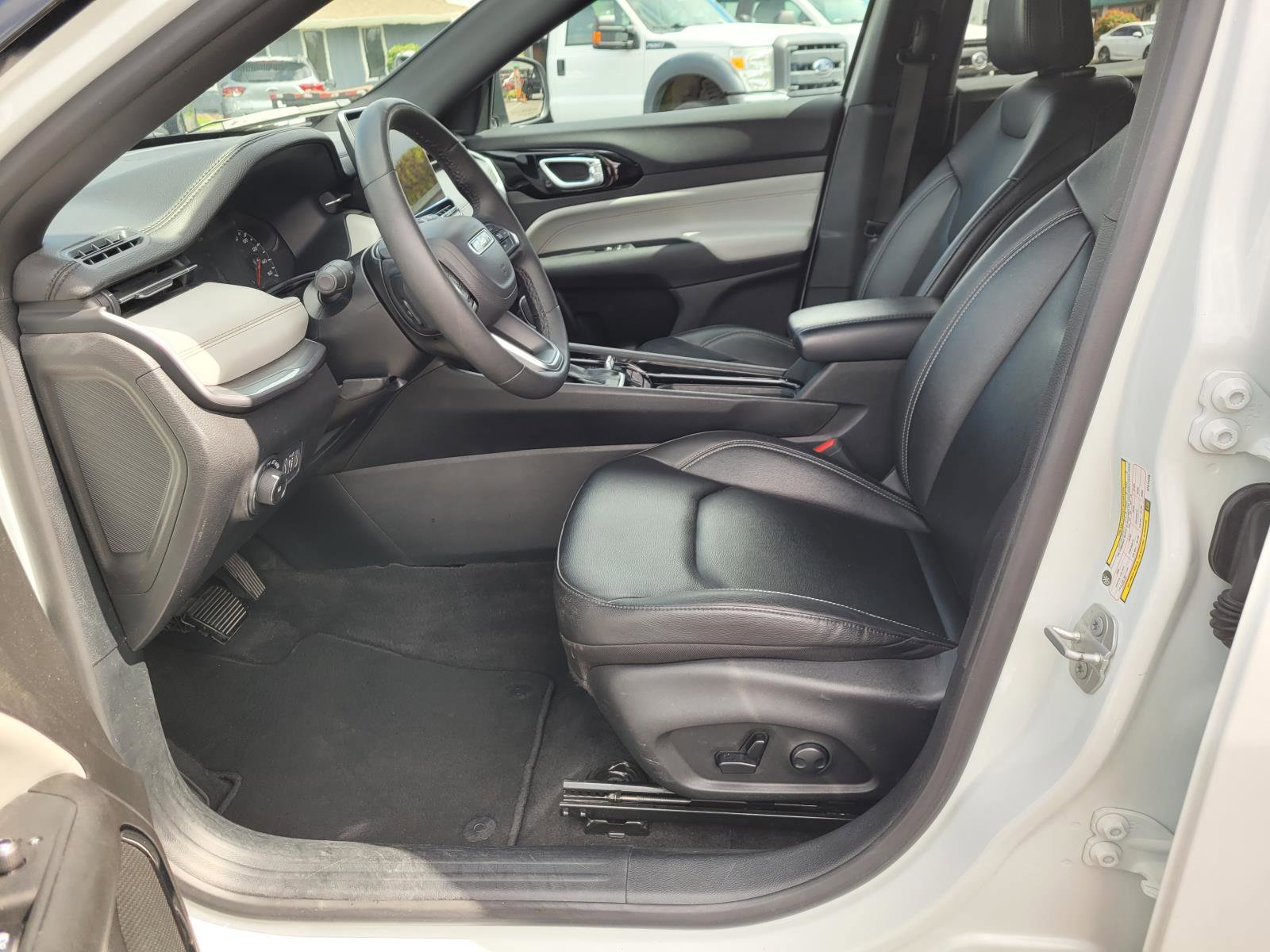 Used 2025 Bright White Clearcoat Jeep Limited image 10