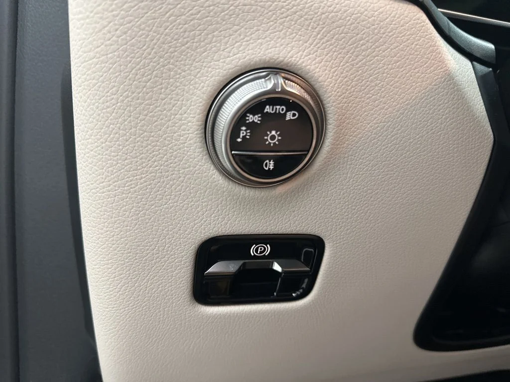 Used 2026 White Mercedes-Benz GLC 300 image 16