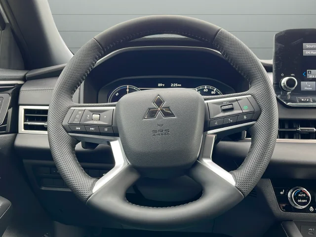 Used 2025 White Mitsubishi SEL Black Edition image 13
