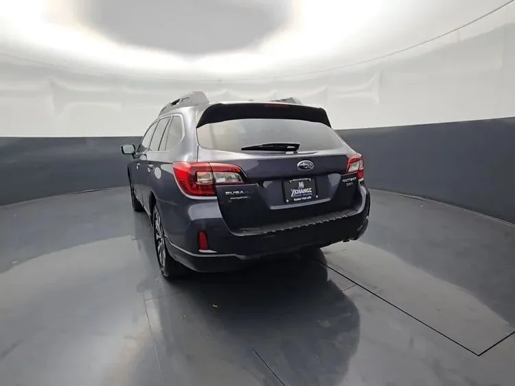 Used 2015  Subaru 3.6R Limited Wagon 4D image 11