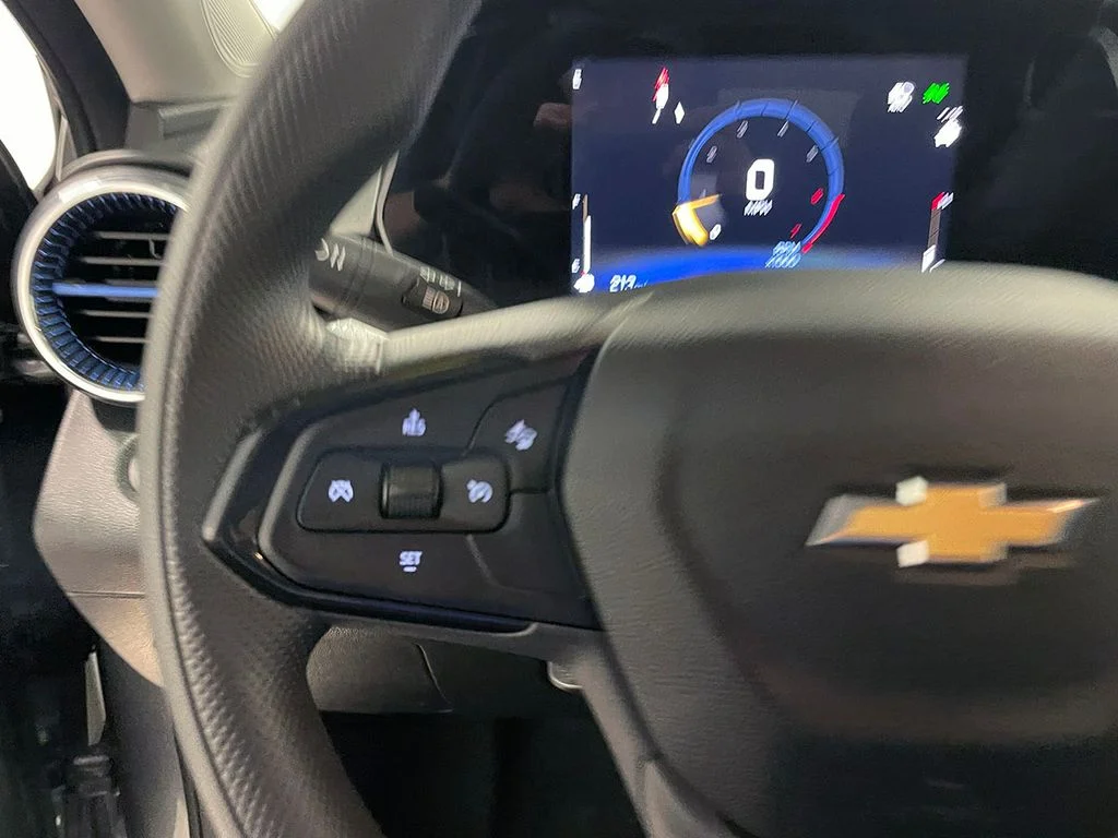 Used 2025 Gray Chevrolet LT image 32