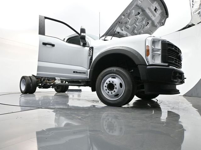 2024 Ford F-450 Super Duty Chassis Cab XL - Photo 35