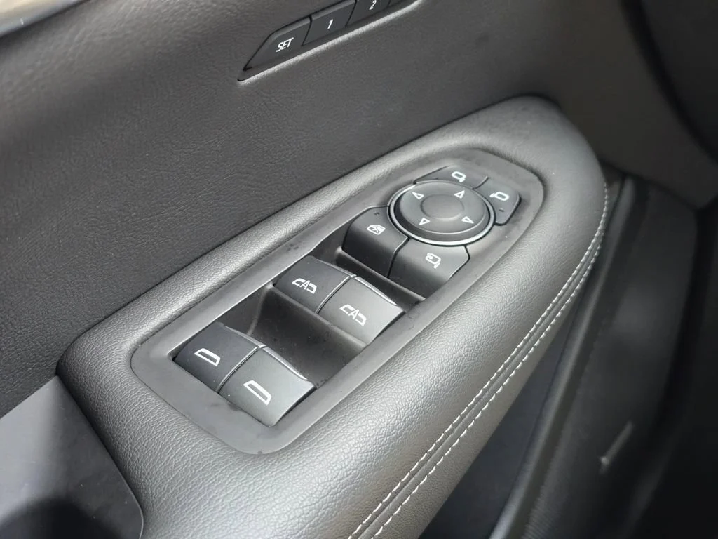 Used 2025 Crystal White Tricoat Cadillac Luxury image 31
