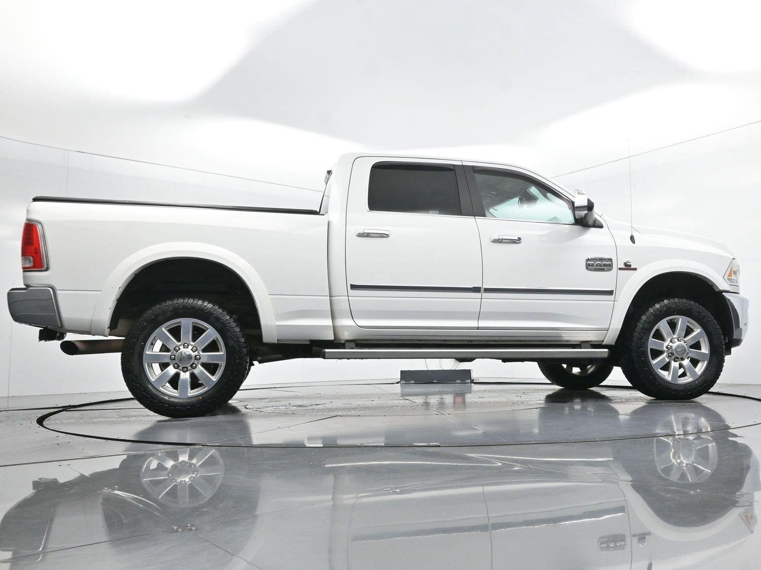 Used 2018 Bright White Clearcoat Ram Longhorn image 53
