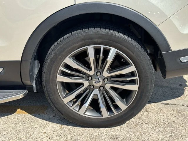Used 2018 Silver Ford Platinum image 7