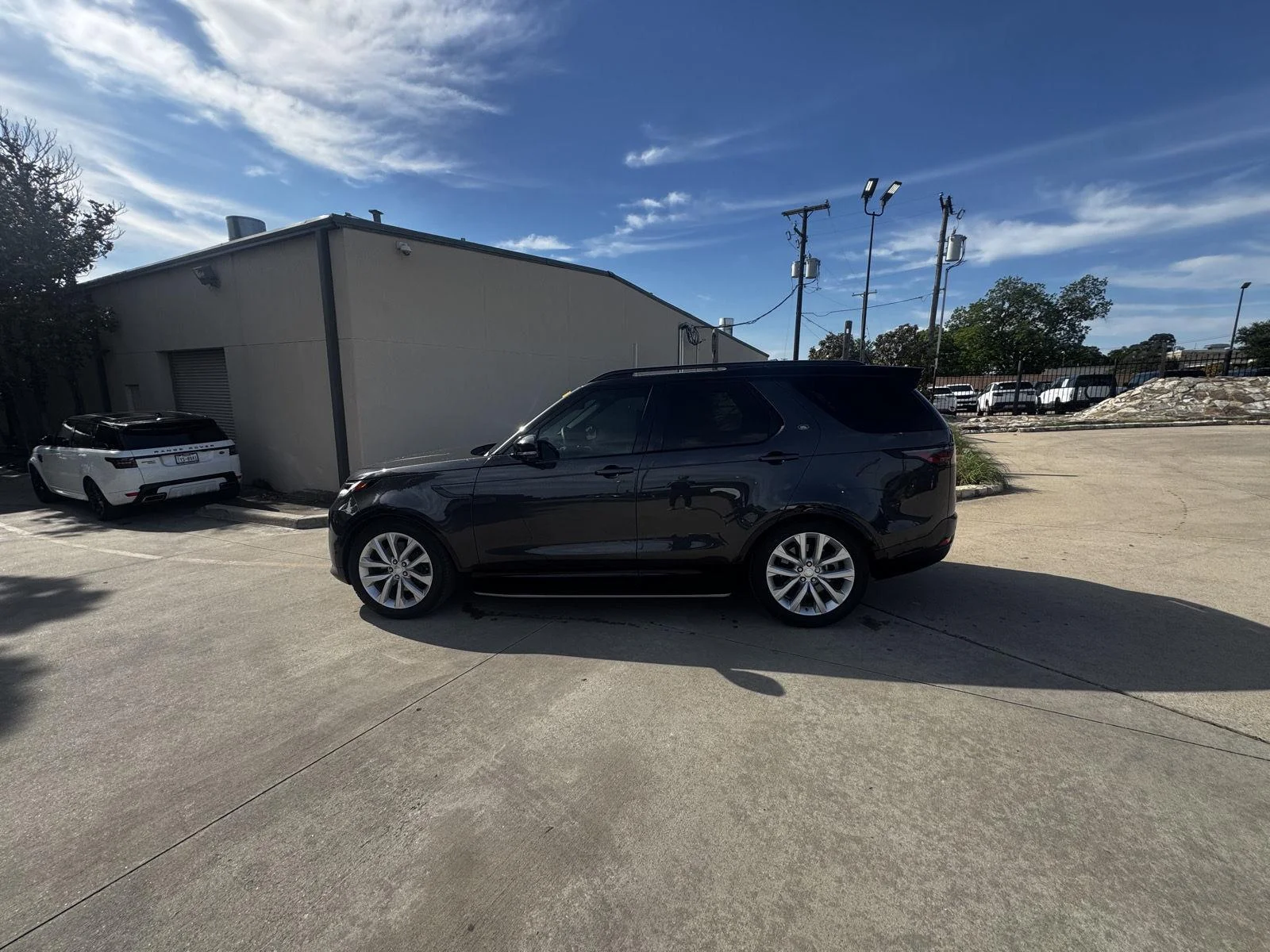 2024 Land Rover Discovery P360 Dynamic SE's photo