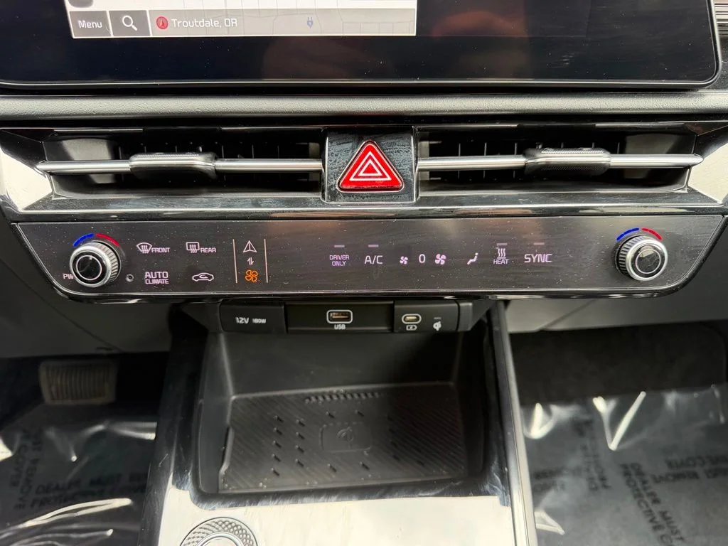 Used 2023 Steel Gray Kia Wind image 22